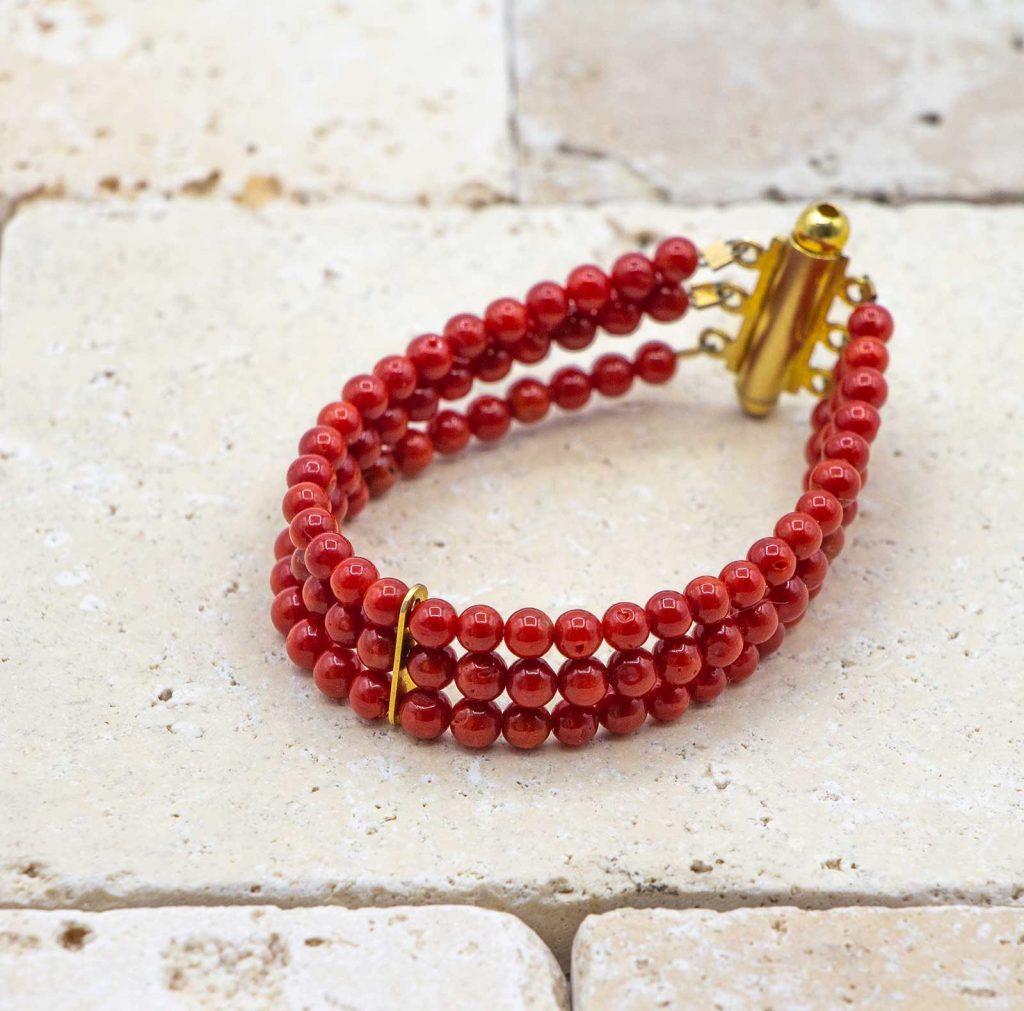 Bracelet 3 rangs - Bracelet en corail rouge fabriqué par L'atelier du corail à Marseille.