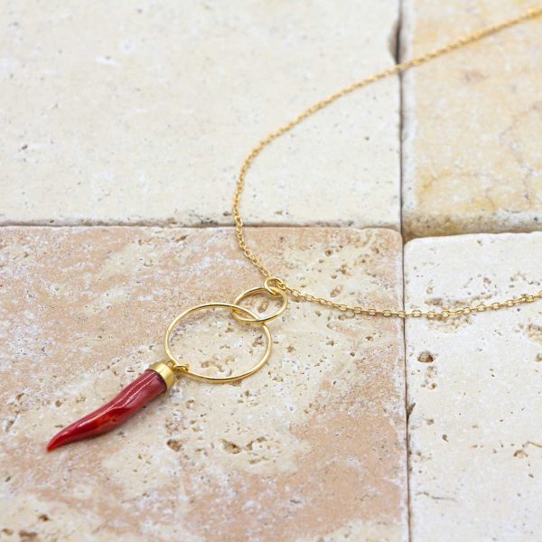Collier corne d’abondance est un collier en corail rouge fabriqué par L'atelier du corail à Marseille.