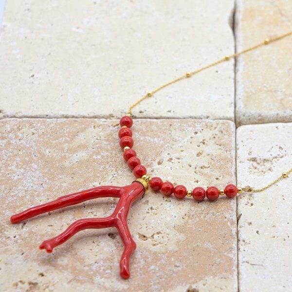 Collier médusa full branche grandes perles est un collier en corail rouge fabriqué par L'atelier du corail à Marseille.